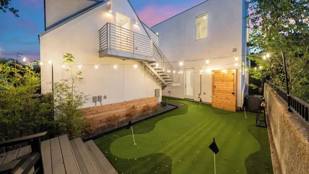 Luxe 11bdr w/ Putting Green, Game Room, Pool Bouldin Collective by Avantstay