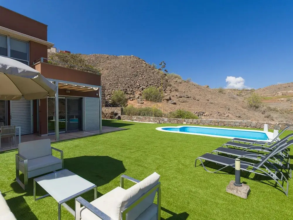 Chalet in Salobre With Private Heated Pool