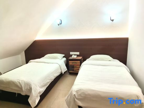 Bed in Dorm (male dorm)