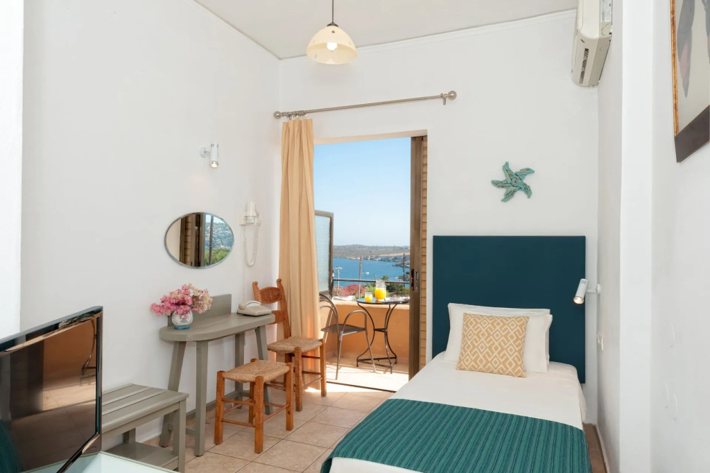 Single room with sea view