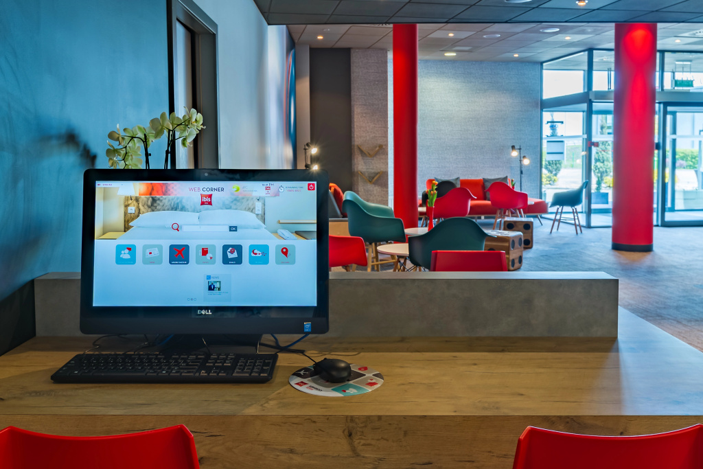 Lobby & Reception