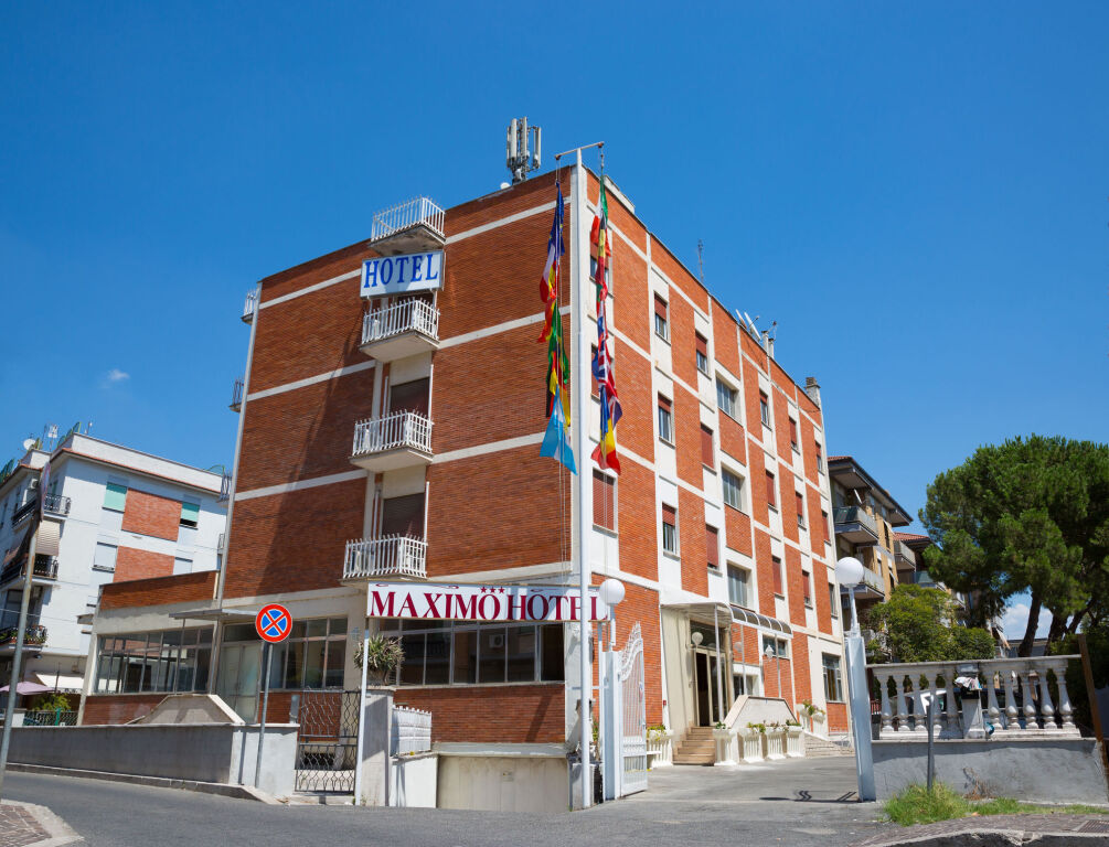 Maximo Hotel image