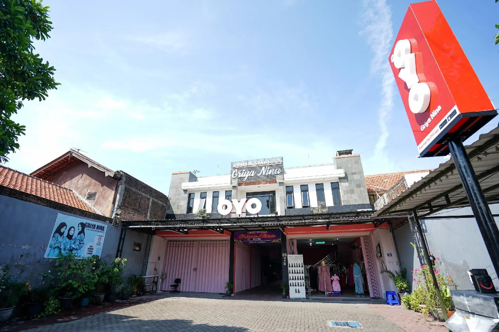 Griya Nina Syariah by OYO Rooms