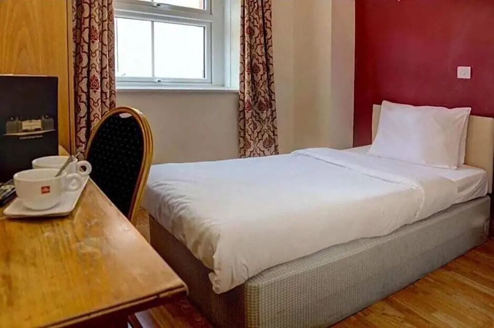 Sk Baylis House Hotel — 3