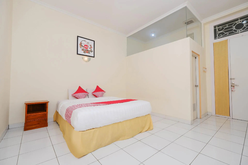 Deluxe Double room (full double bed)
