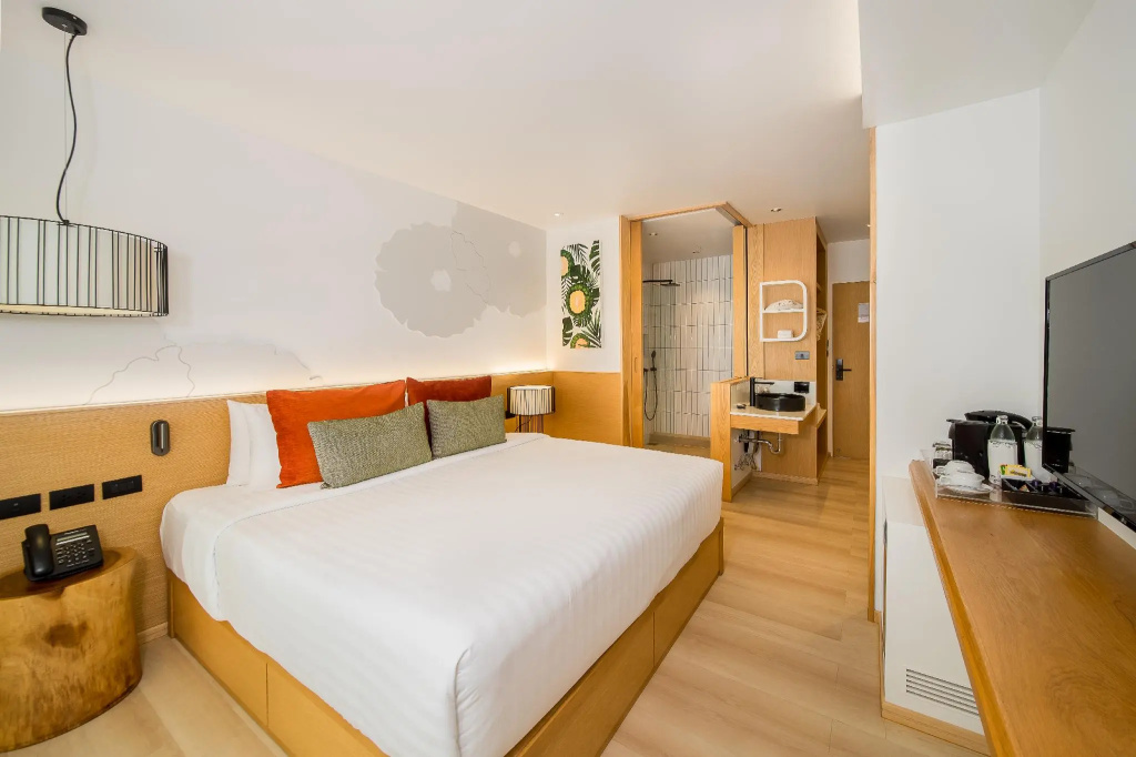 Deluxe Double room (full double bed)