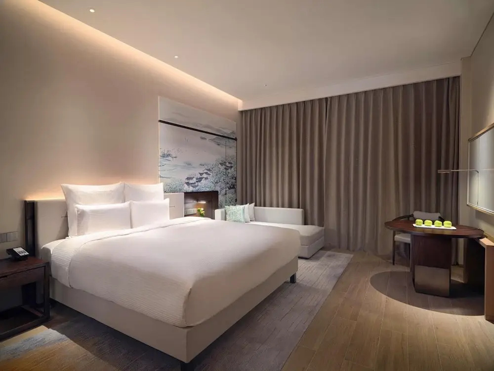 Deluxe Double room with balcony and with garden view (full double bed)