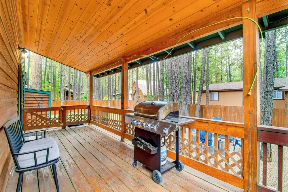 Pet-friendly Cabin w/ Fire Pit in Pinetop!