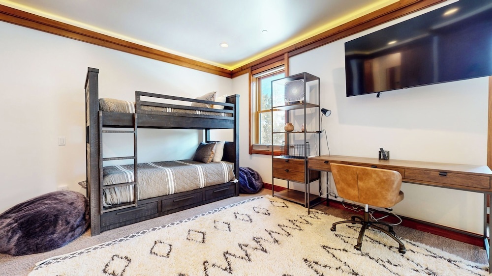 Obsidian Ski & Golf Villa 3 Bdr, Prime Location! — 4