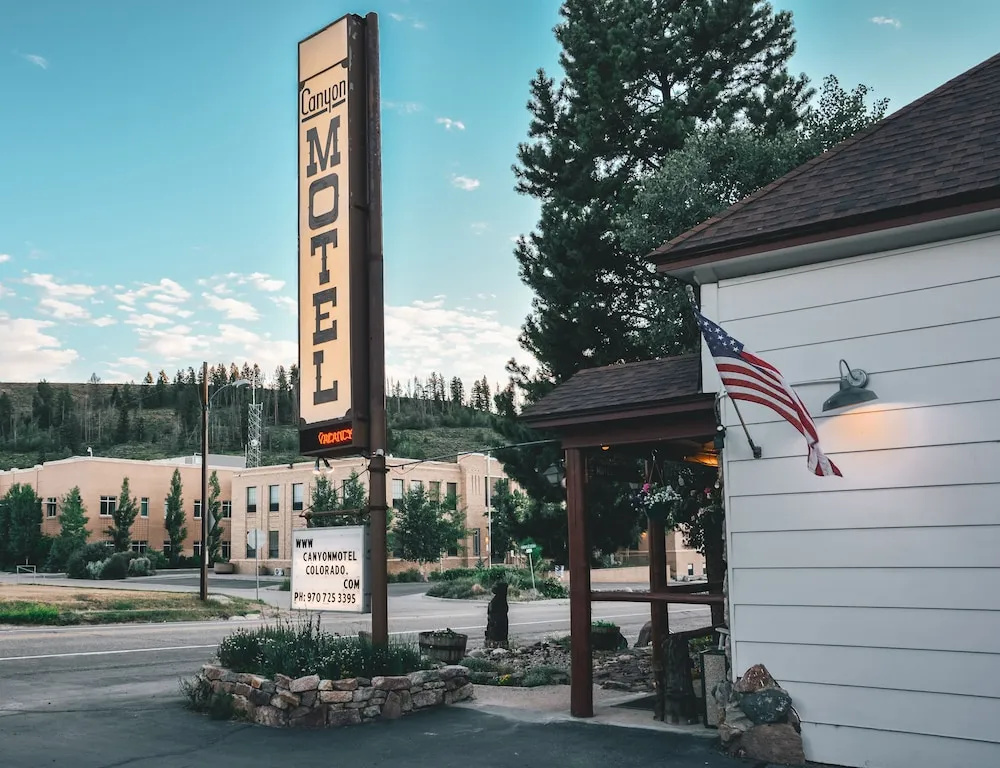 Canyon Motel