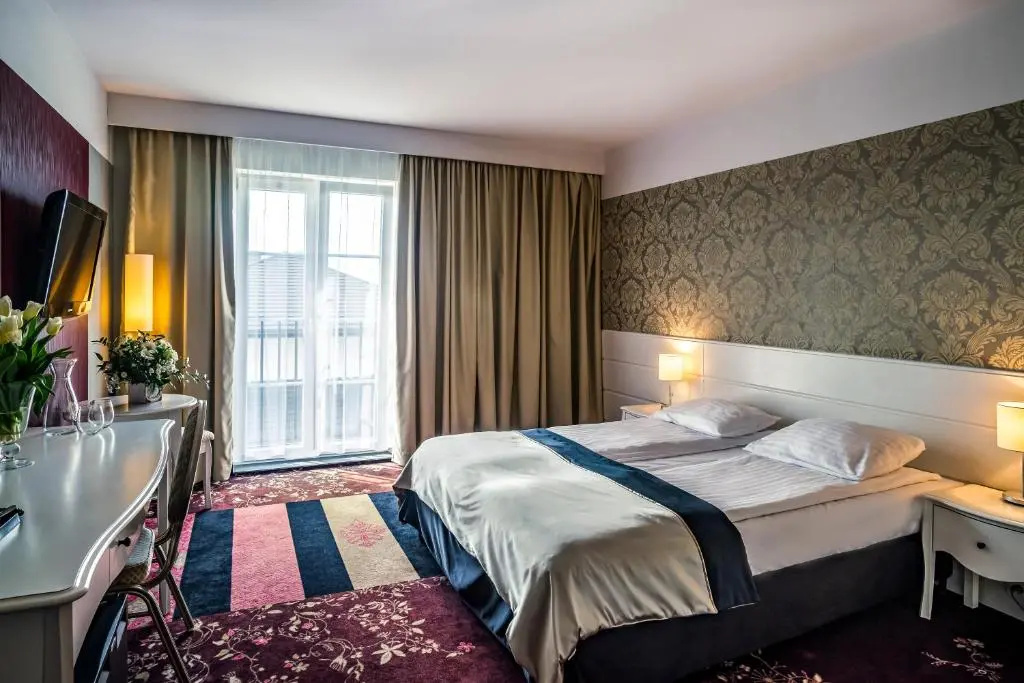 Deluxe Double room (full double bed)