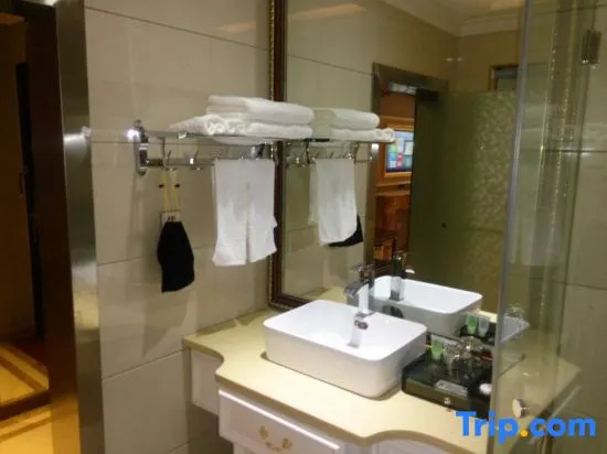 Oriental Crown Holiday Hotel - фото 11
