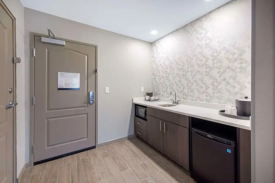 1 Bedroom Double Suite (full double bed)