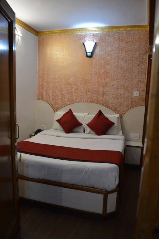 Superior Double room with mountain view (full double bed)