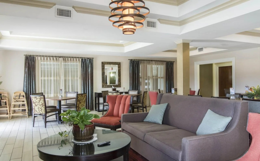 Lobby & Reception
