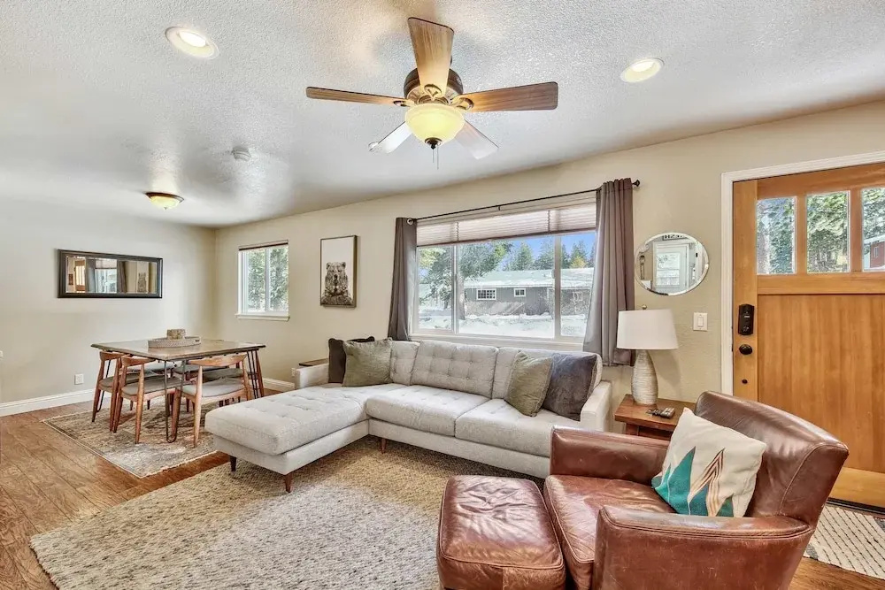 Dancing Bear Cabin Pet Friendly, Sleeps 4, Totally Cute!