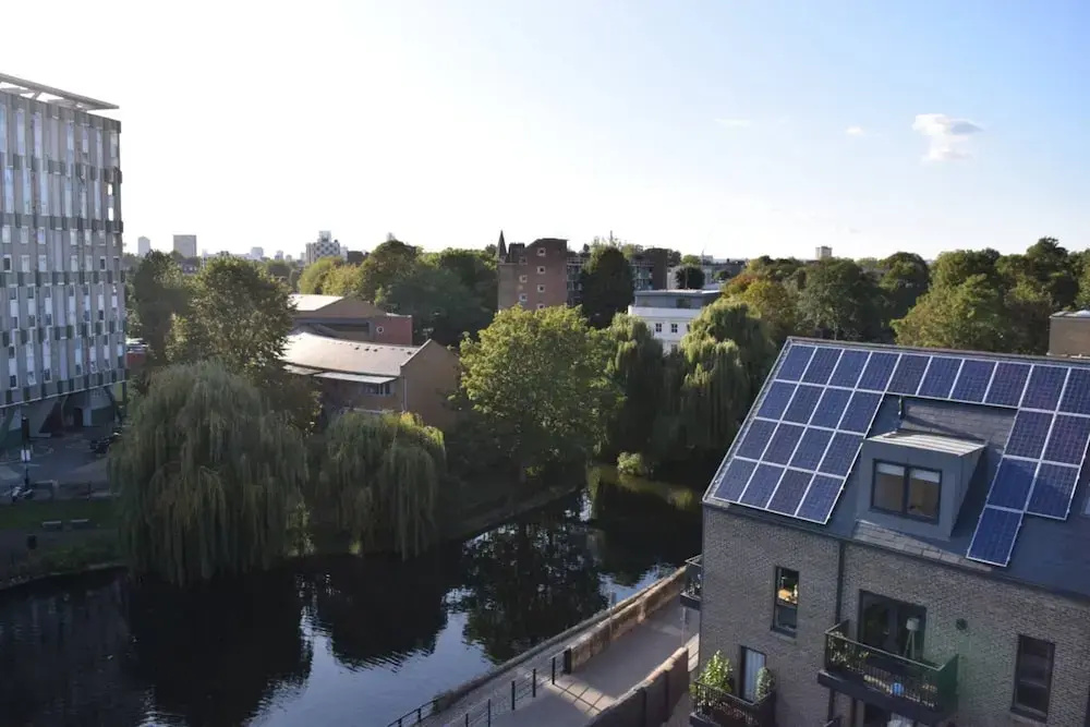 Charming 2 Bedroom Penthouse Apartment in Bethnal Green