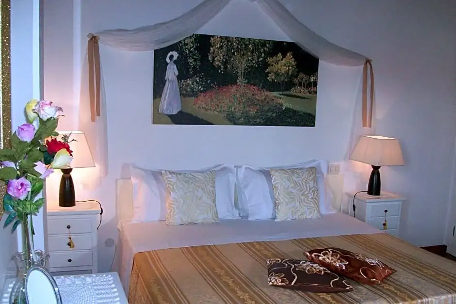 Luxury House Bed and Breakfast - фото 2
