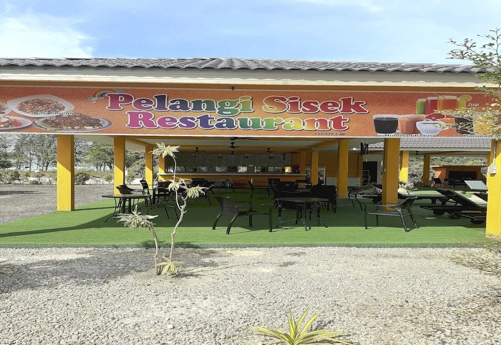 Capital O 90949 Pelangi Beach Resort Mersing