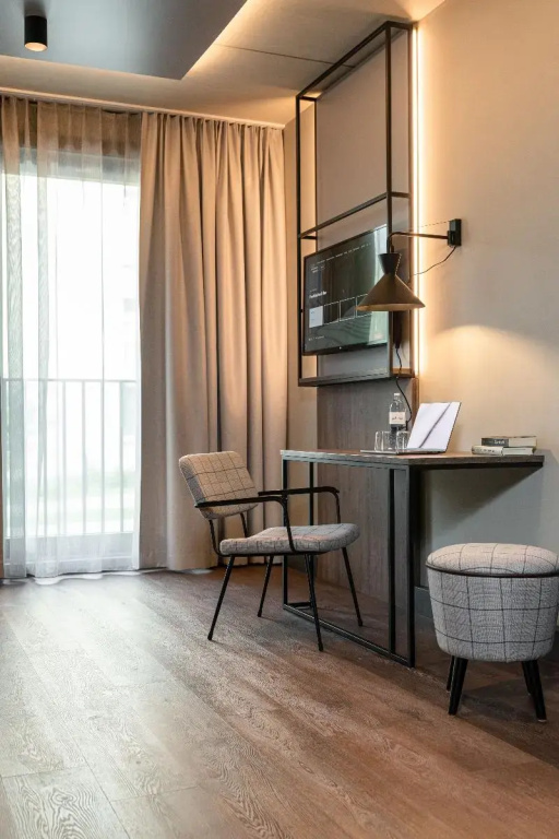 Business Double room (full double bed)