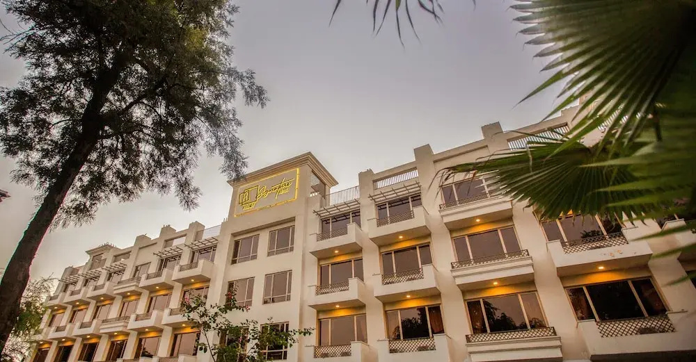 Roomy Signature Hotel