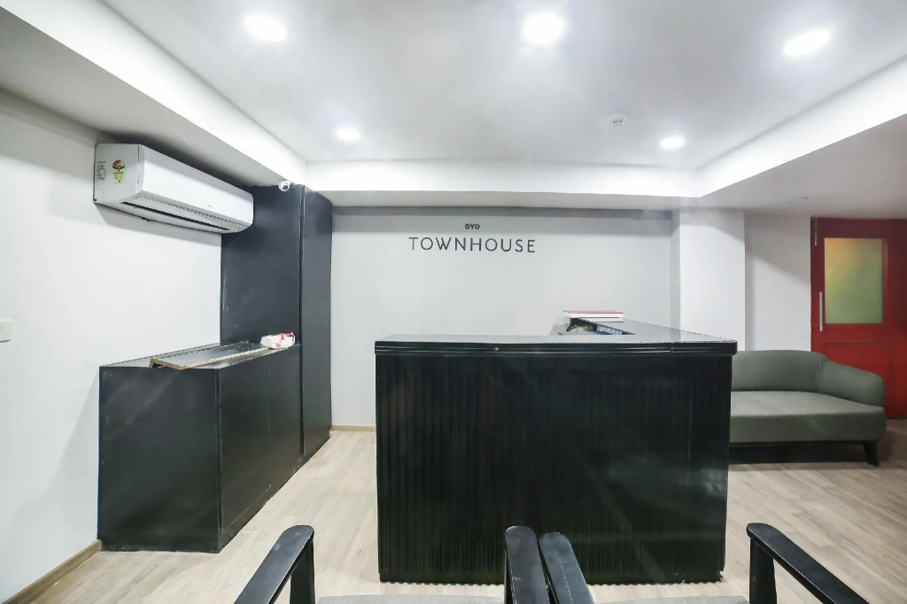 Lobby & Reception