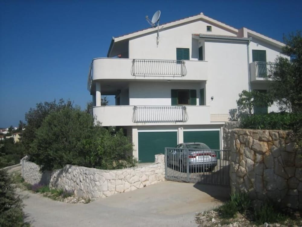 Apartments Mil