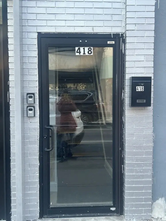 Cozy 2-3 Bedroom Apt in Center City