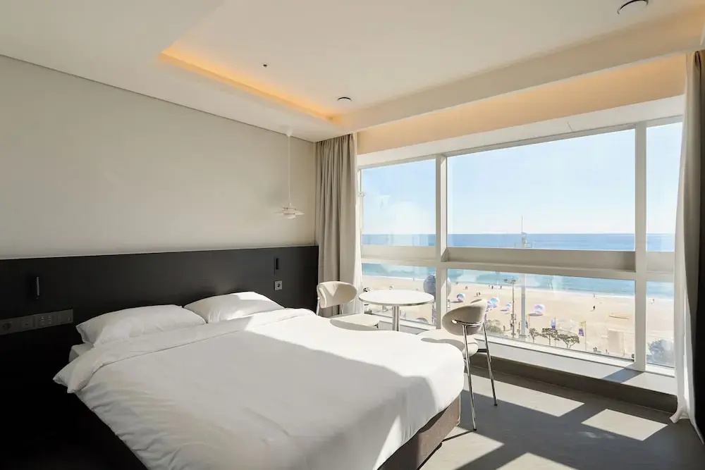 Deluxe Double room beachfront (full double bed)