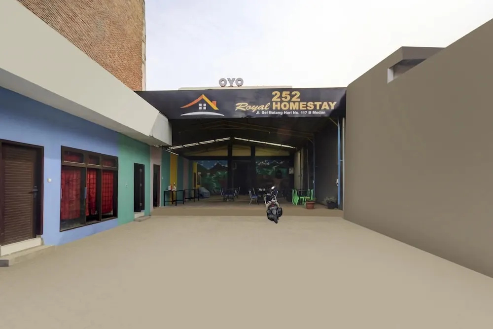 252 Royal Homestay By OYO