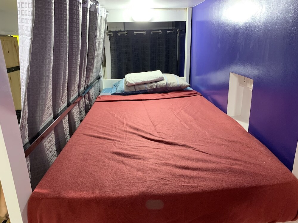 Beinte Singko de Marso Apartments
