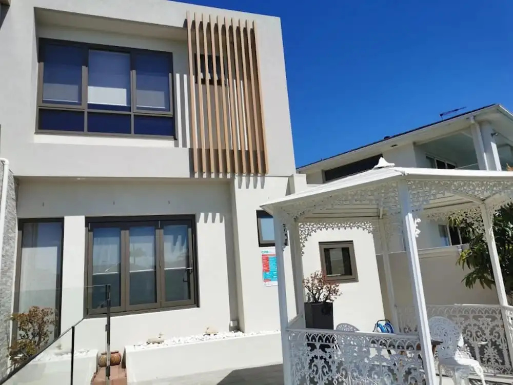 Serviced Waterfront Whole Villa Sydney