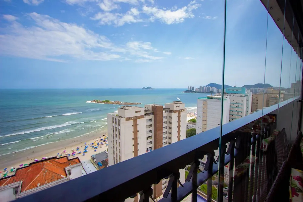 Apartamento com vista para o mar a uma quadra da praia