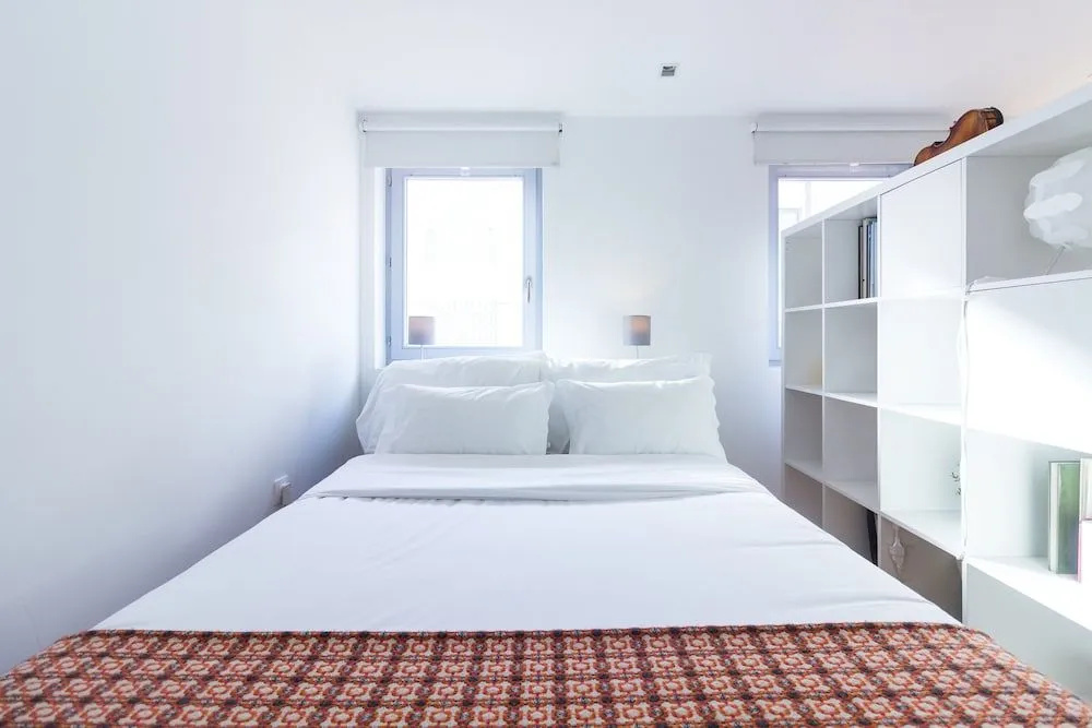 ON Apartments – Violin