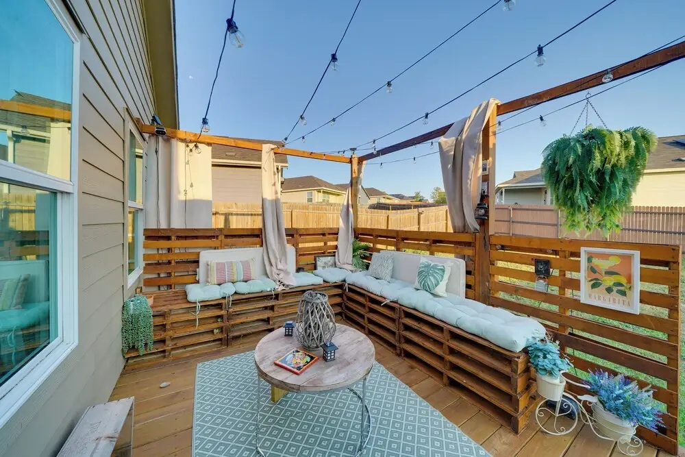 Easy Access to Dtwn San Antonio: Suburban Home