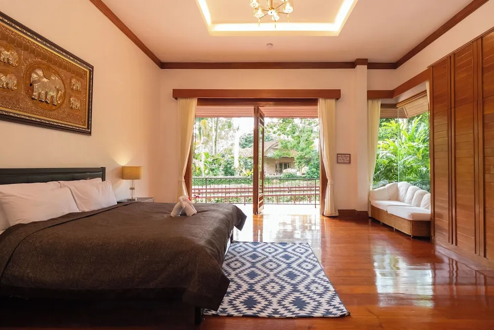 Deluxe Double room (full double bed)