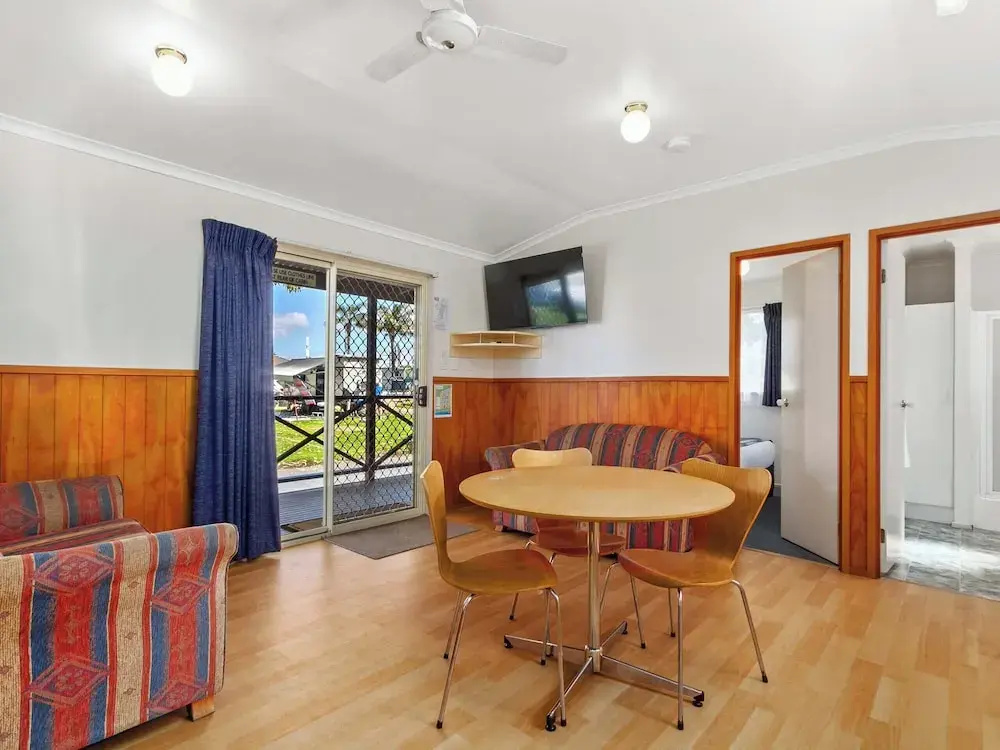 Waters Edge Holiday Park - Chambres