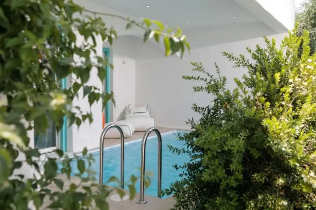 Majo Suites Hotel