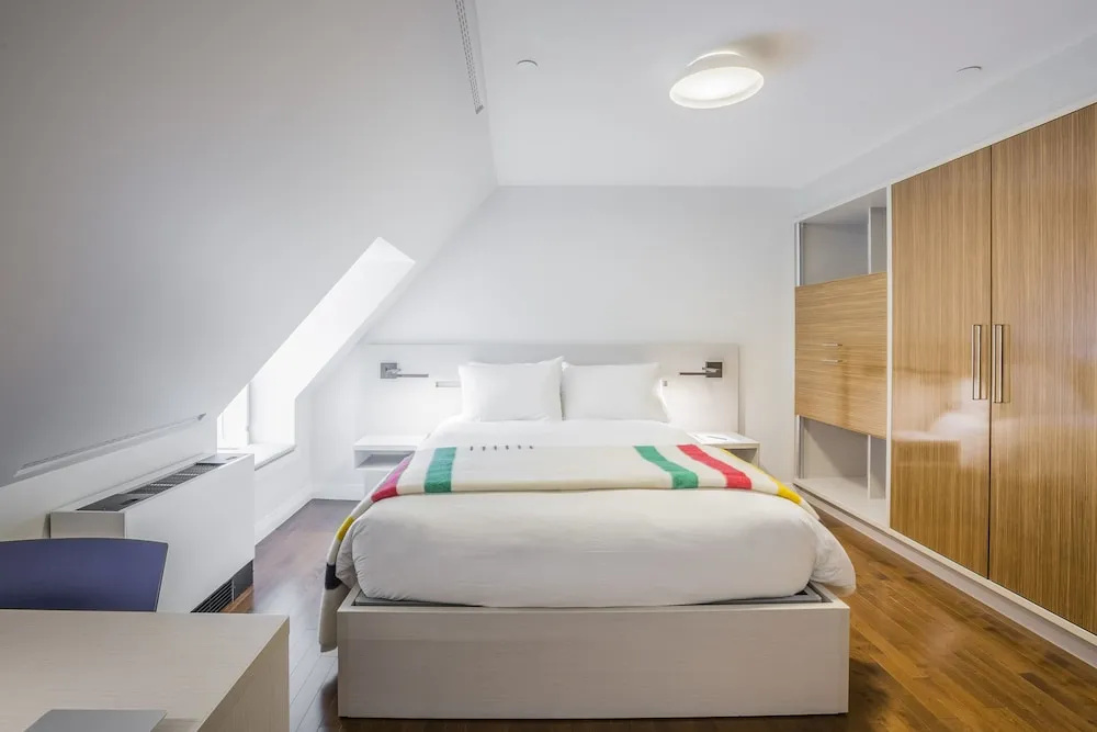 Contemporary Double room (full double bed)