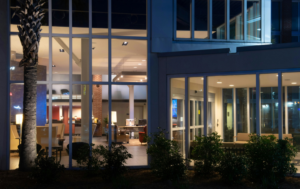 DoubleTree by Hilton Hotel & Suites Charleston Airport
