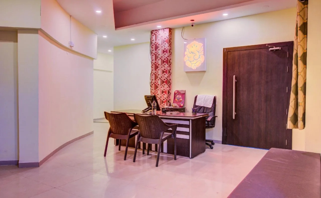 Lobby & Reception