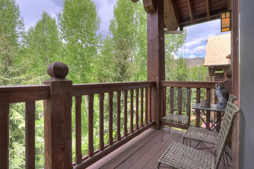 Newly Remodeled 2 Bedroom + Loft on the River 2 Condo by Redawning