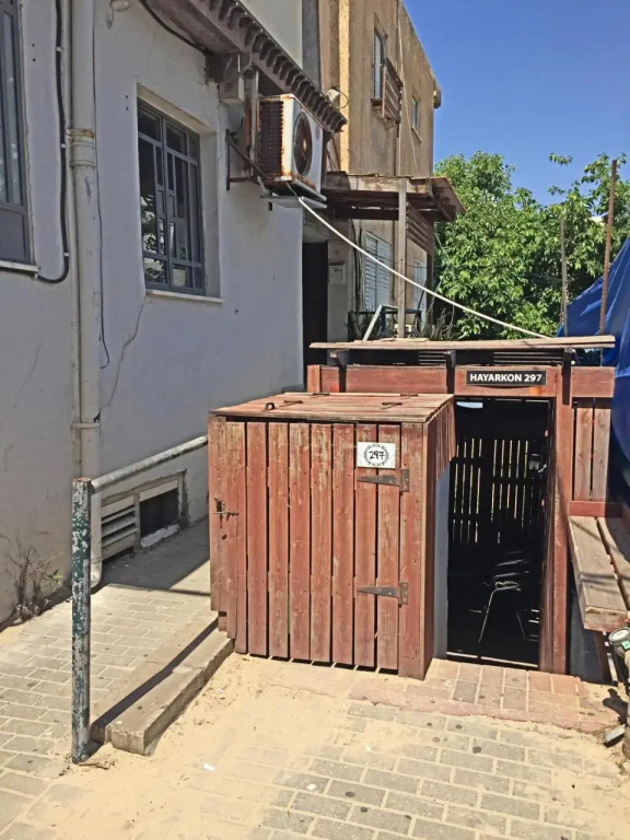 Low-Cost Guesthouse - By The Beach!