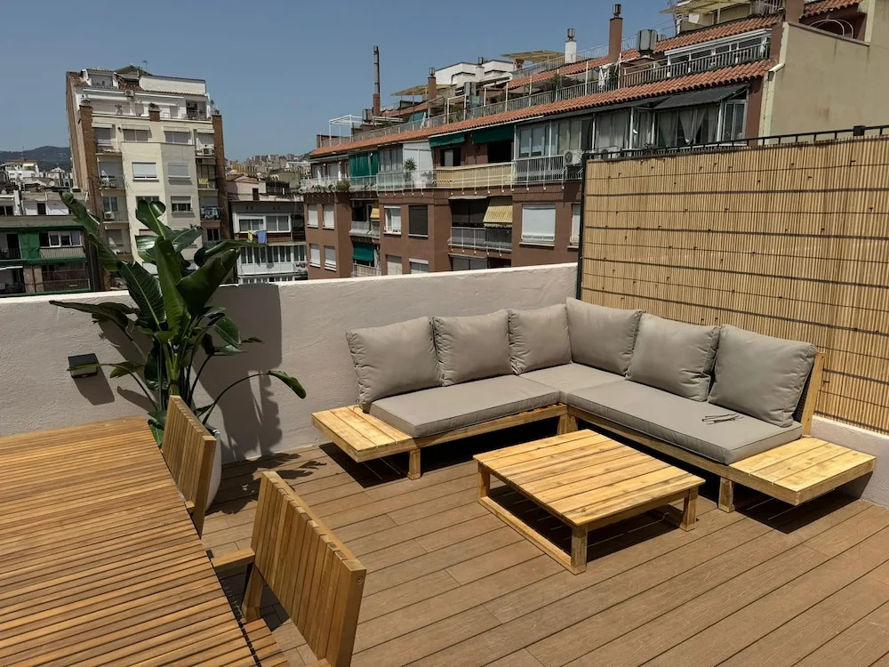 The Roger Terrace 2BR With Pool gym in Barcelona