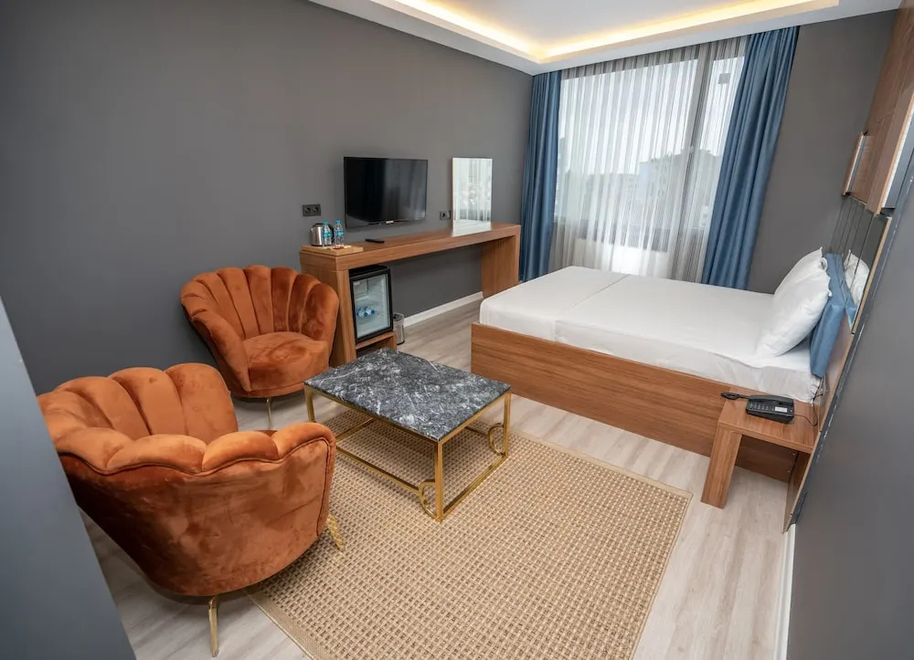 Classic Double room (full double bed)