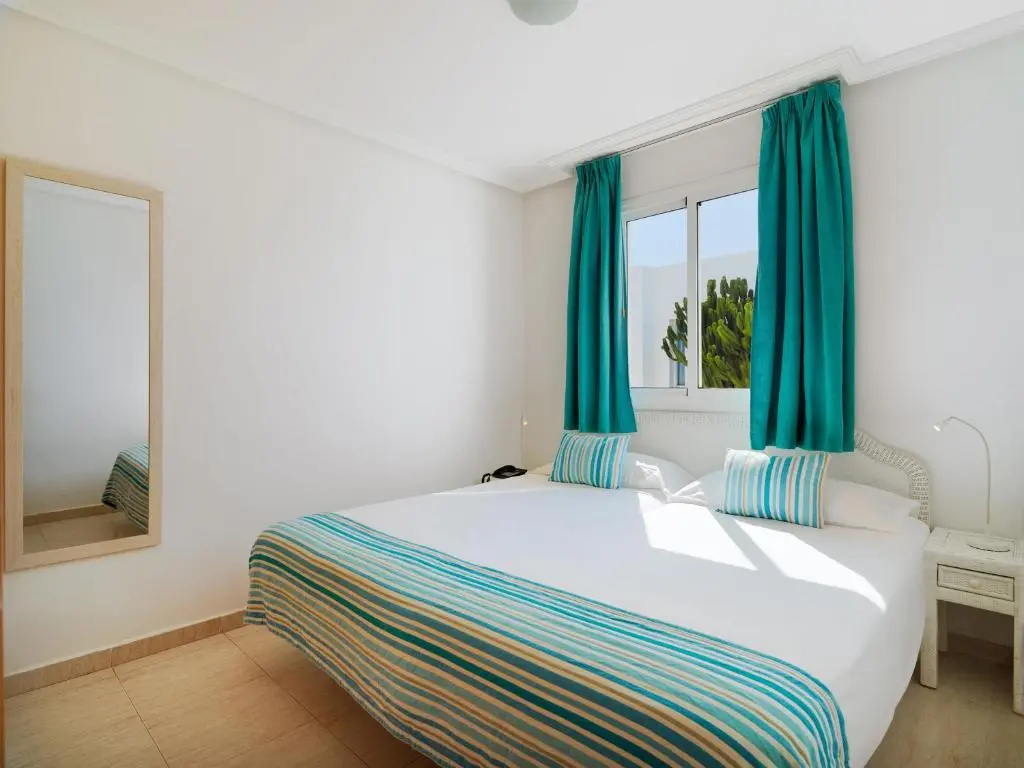 Apartment with pool view