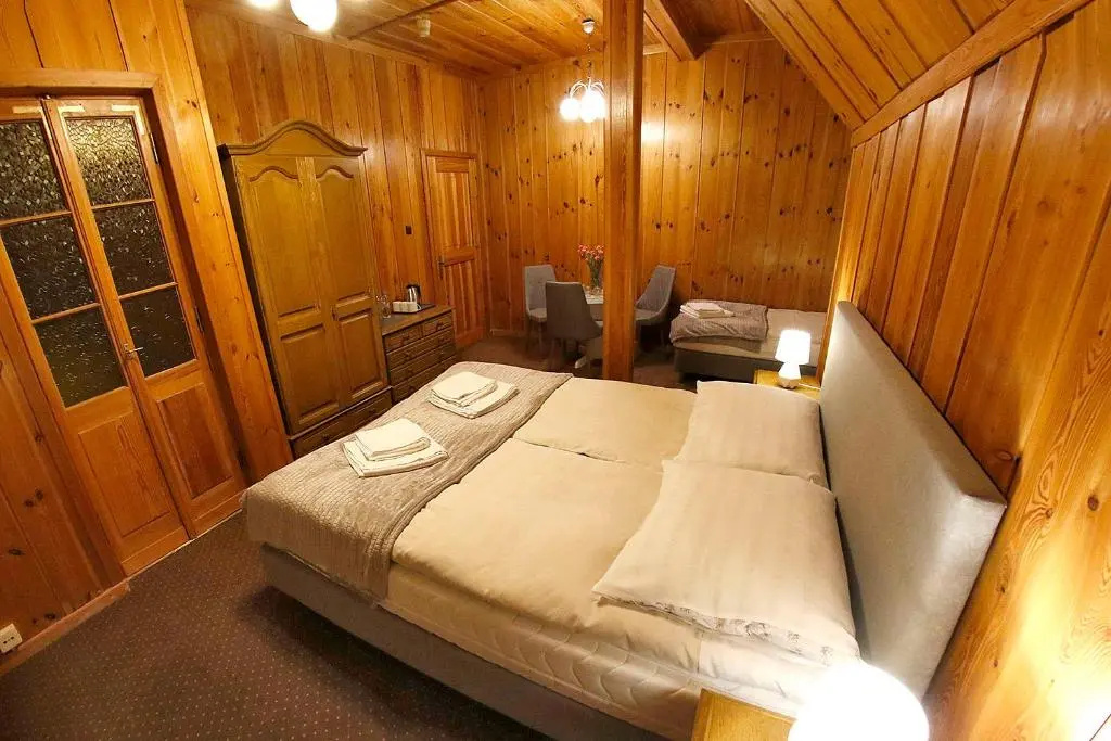 Standard Triple room