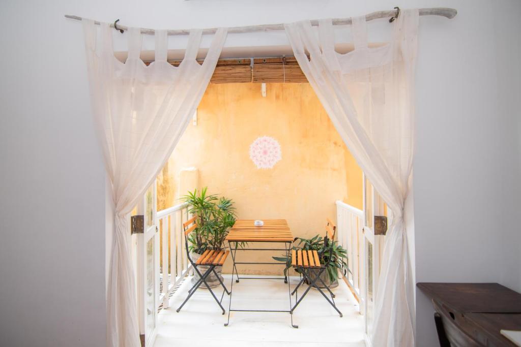 Mango House