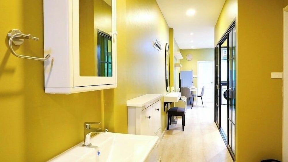 BEB Silom Condolette — 5
