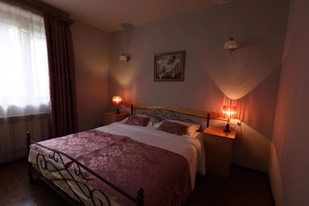 Deluxe Double room (full double bed)